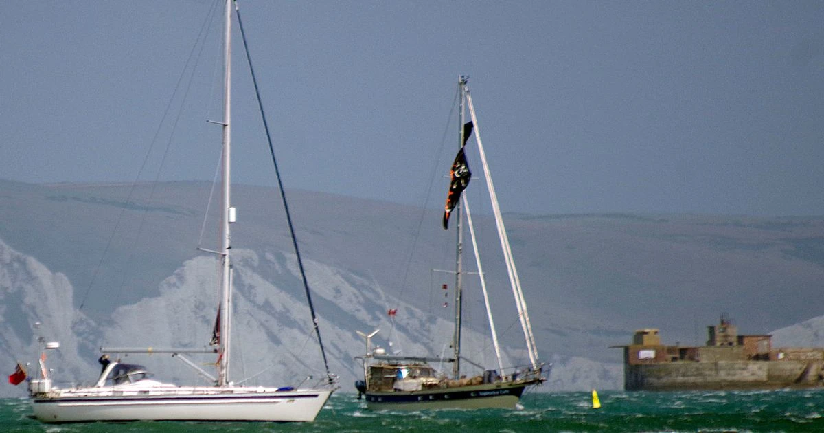 Kite surfer dies after being ‘blown into the side of a yacht’ at popular UK beach