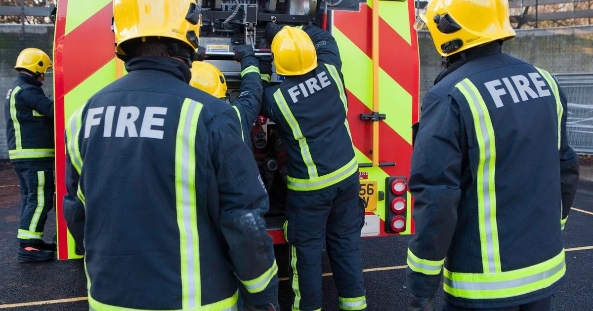 999 calls in Cheshire unable to be made from landlines as fire service issues advice
