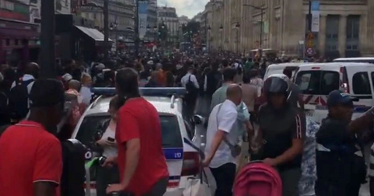 LiveGare du Nord LIVE: Paris rail station evacuated as gas leak forces cancellations