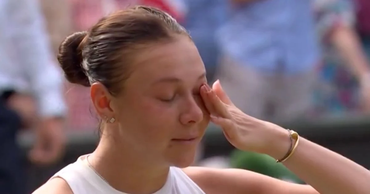 Amanda Anisimova breaks down in tears in emotional speech after historic Wimbledon loss