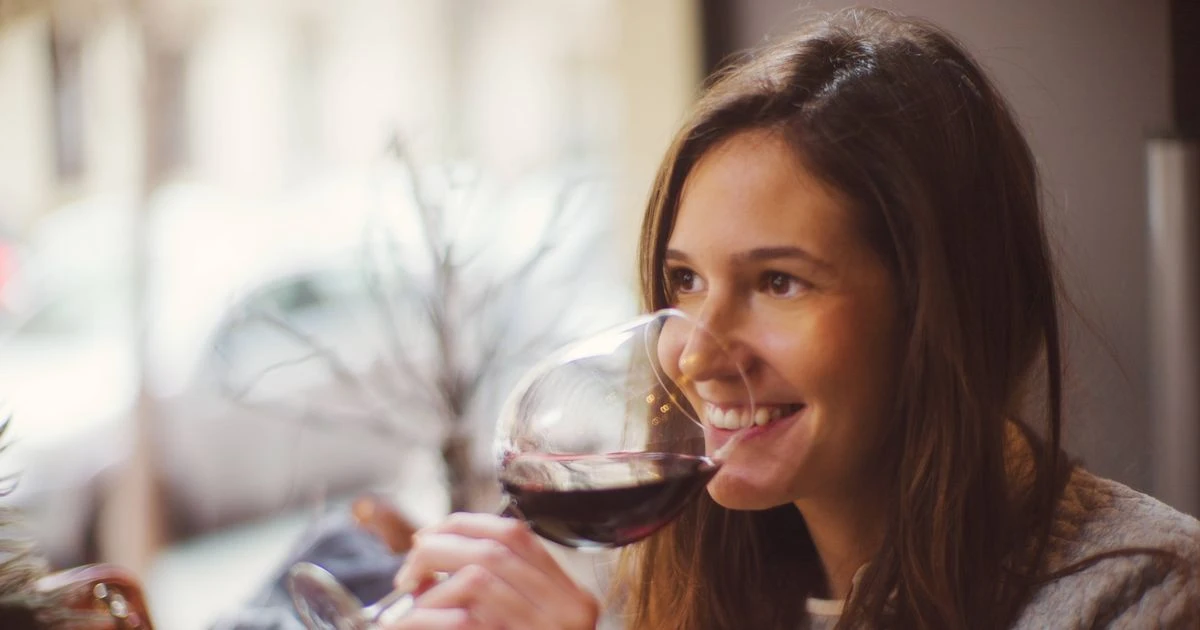 Wine warning as waiters caught serving cheap plonk to tourists in posh bottles