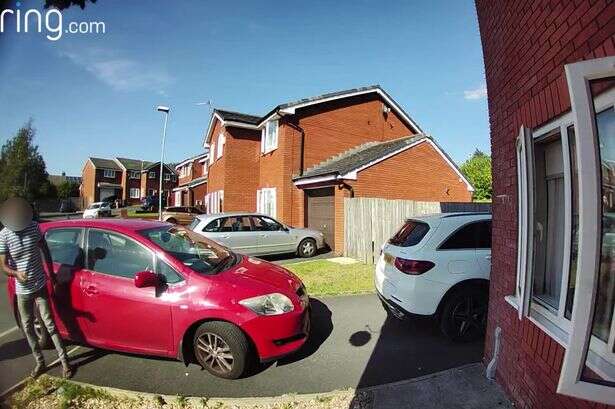 Moment 'rude' dad parks car on stranger's driveway on school run