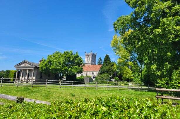 Pretty Midlands village where you can commute to anywhere but it's in the middle of nowhere