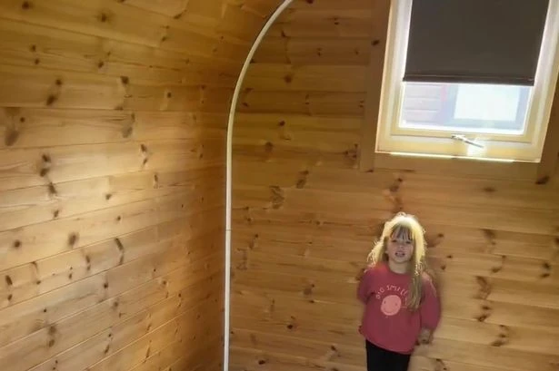 Mum's luxury cabin bargain for family holiday turns out to be unfurnished 'shed'
