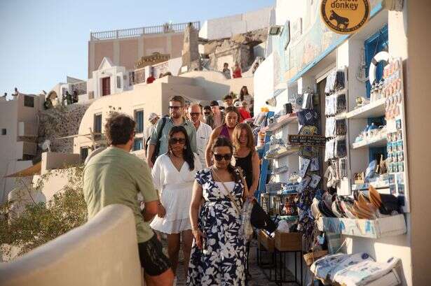 Greek island UK tourists flock to facing 'major issues' as PM 'compelled to intervene'