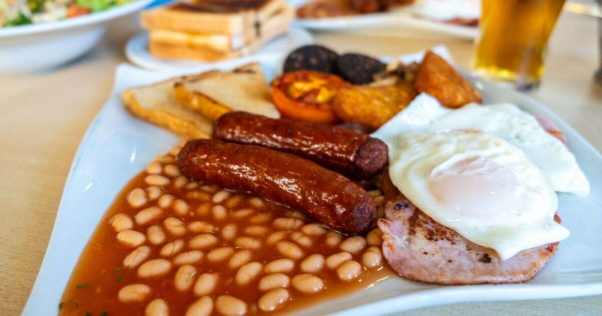 American tries Full English breakfast for first time – but Brits startled by one detail