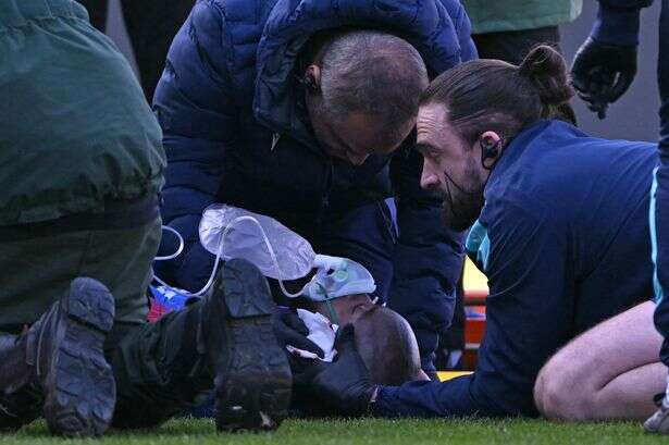 Crystal Palace boss gives Mateta health update as striker rushed to hospital with head injury