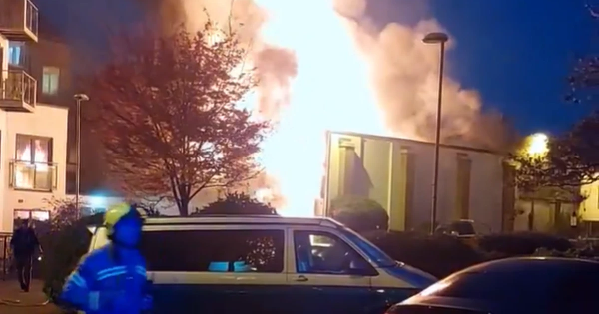 LiveForest Hill fire LIVE: Blaze rages near station as locals told 'shut windows'