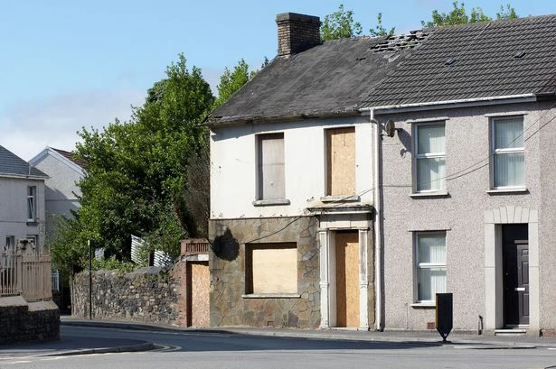 Man explores abandoned house left 'forgotten' for years and films what's inside