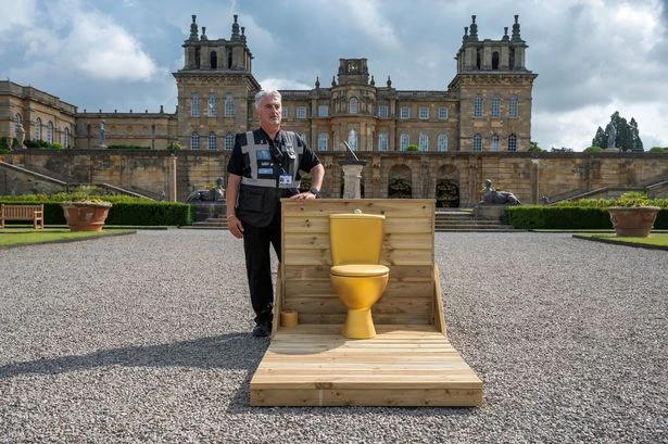 PIC OF THE DAY: Golden toilet plonked outside royal palace after £4.75m loo stolen