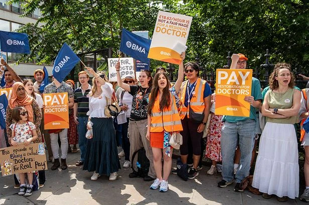 Emergency nurse shares when to go to A&E during doctors' strike
