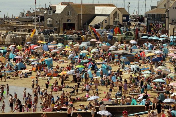 BREAKING Met Office issues rare red weather warning as Brits to be slapped with 40C temperatures