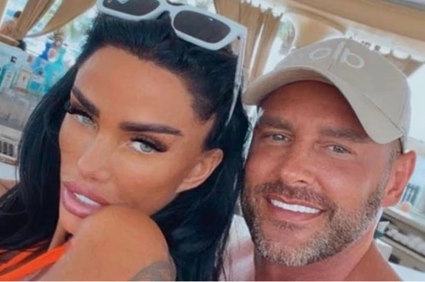 Katie Price flies to Dubai with wedding ring on to meet husband Lee Andrews
