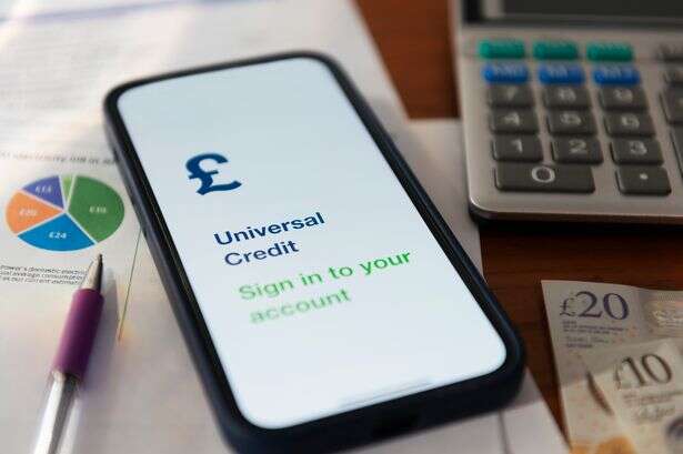 Universal Credit website down as thousands in chaos trying to access Gov.uk and HMRC pages