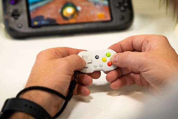 Atom controller review: A tiny keychain Switch controller for on-the-go gaming