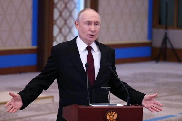 Vladimir Putin strops in public as he rages 'I do not even understand what you are talking about'