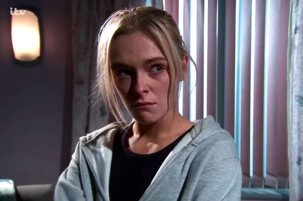 Corrie fans 'work out' Lauren's real baby daddy in shock twist - and it's not Joel or Max