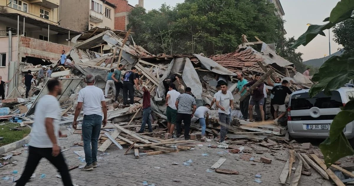 LiveTurkey earthquake LIVE: 6.1 magnitude quake hits Balikesir as buildings collapse
