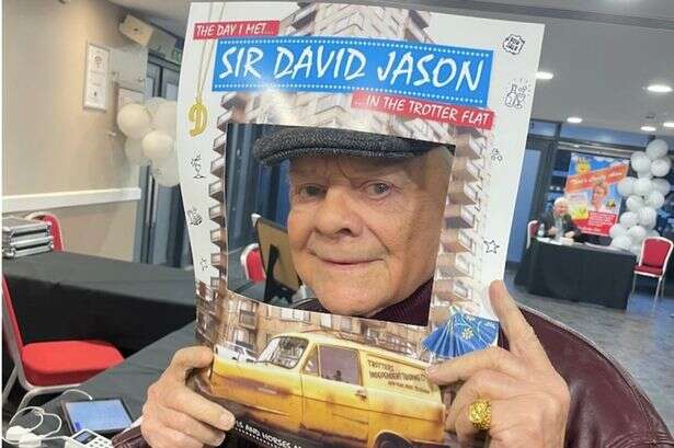 Only Fools and Horses fans hit with ban on selfies or autographs at Sir David Jason event