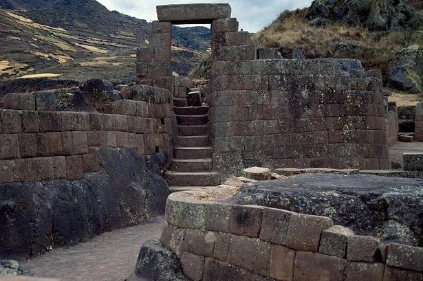 Lost temple in sand with sacrificial ritual stage solves major historical puzzle