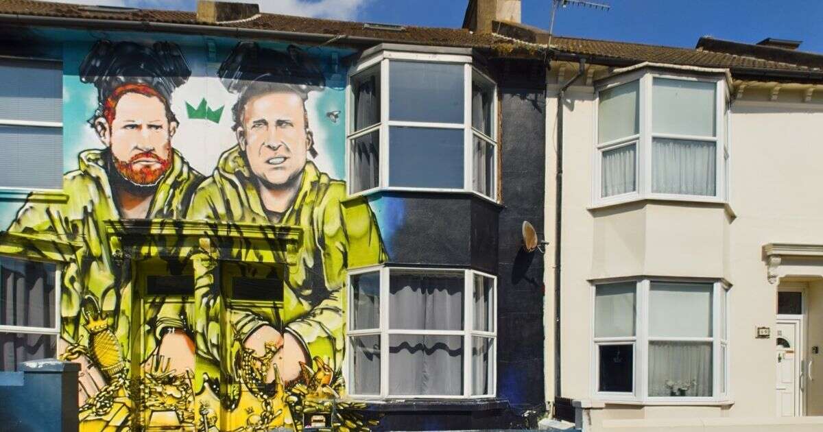 House with brutal mural mocking Prince William and Prince Harry feud goes on sale