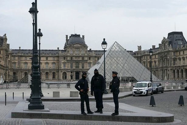 Bungling Louvre crime gang dropped piece of stolen jewellery during museum heist