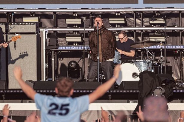 Oasis Heaton Park show dubbed 'massive karaoke night' as people descend on 'Gallagher Hill'