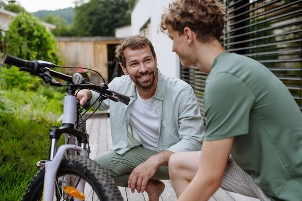 Brits reckon their dads’ advice has saved them £7,000