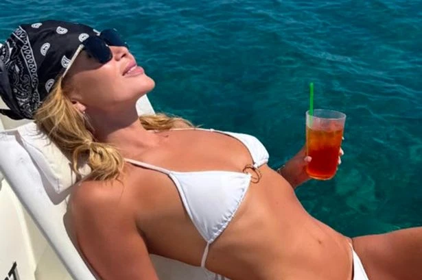 Amanda Holden and lookalike daughters could be sisters in gorgeous holiday snap