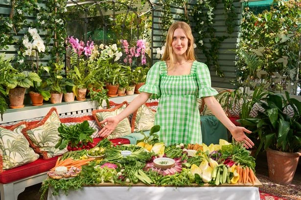 Hosting expert's top tips for throwing a spring dinner party