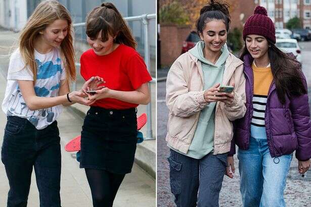 Schoolkids keep walking headfirst into lampposts while playing on their phones