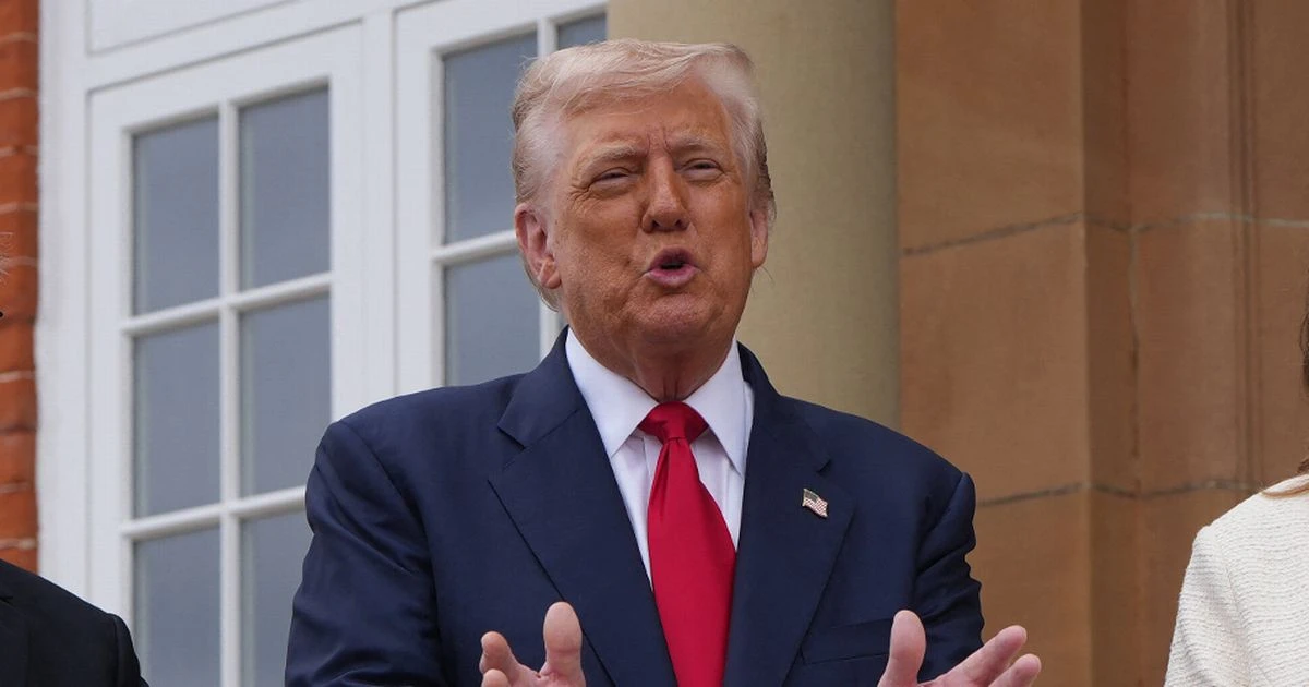 Donald Trump mocked as bagpipes drown him out in front of Keir StarmerVIDEO
