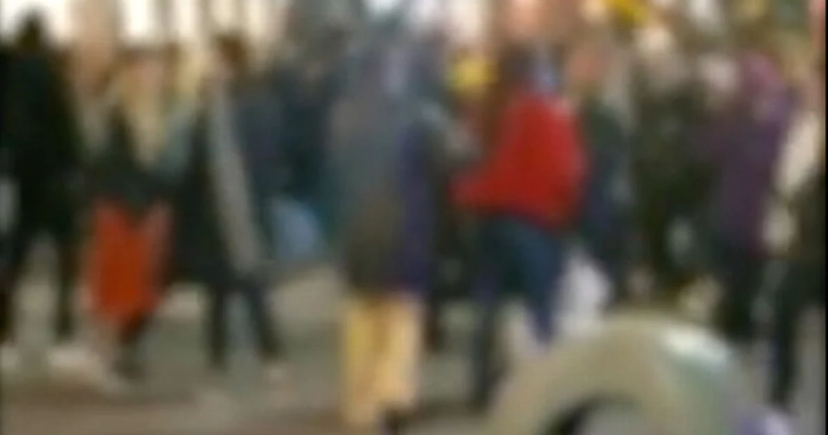 Crowds sing and dance in streets after leaving bars at 10pm despite restrictions