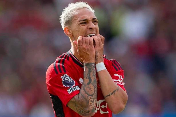 Man Utd star Antony looking to force transfer and 'moves into airport hotel'
