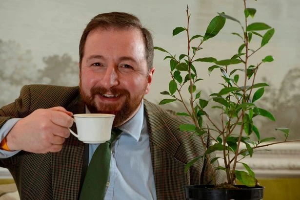 'Del Boy' who swindled luxury hotels into buying £500k of fake tea faces fresh legal bid