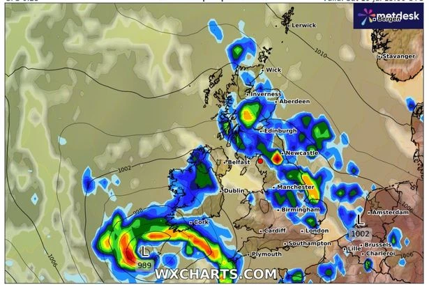 UK weather maps show soaking wet weekend ahead as 740-mile rain bomb hits Brits