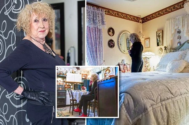 'Grieving widow' snapped in 'innocent' picture had sinister secret hidden under the bed