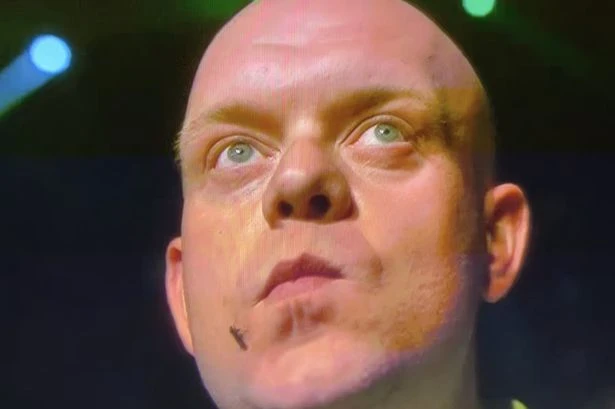 Michael van Gerwen fights off unwanted intruder but Nathan Aspinall takes Play-Off advantage