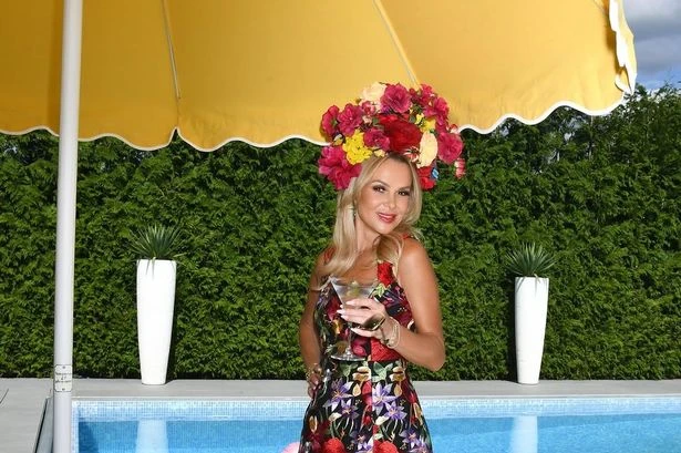 Amanda Holden shows off endless legs in gorgeous poolside snaps as fans go wild