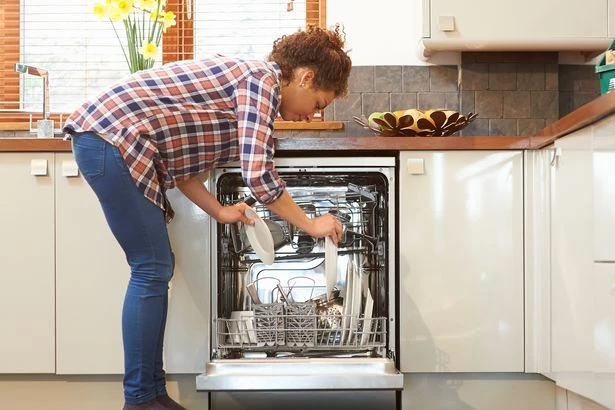 'My entitled neighbour leaves note on my door every time I use my dishwasher'