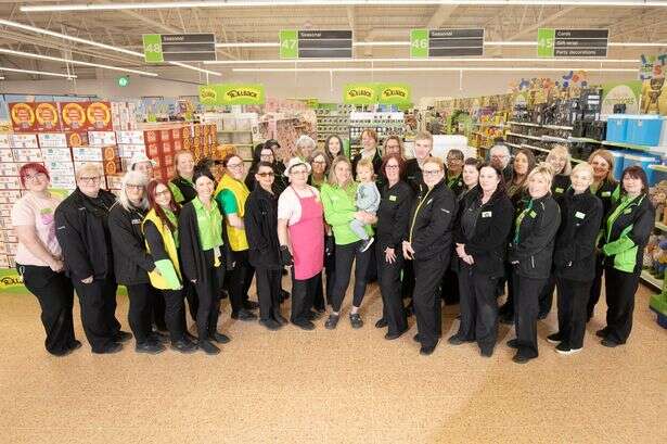 Remarkable snap shows 10 mums and their children work in same supermarket together