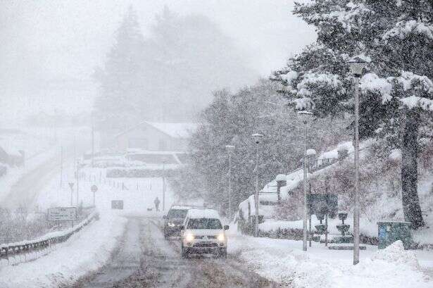 Snow weather maps forecast 150-mile snow blitz across UK towns on Halloween weekend