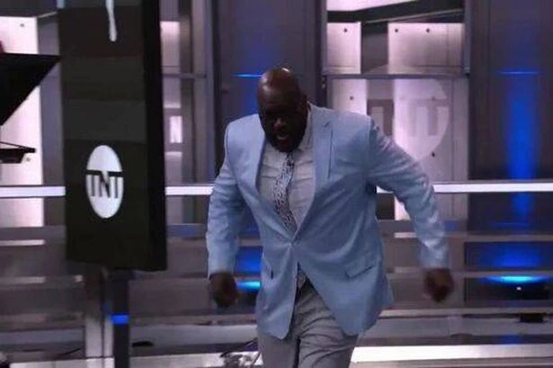 Sports pundit sprints off live TV broadcast for emergency toilet break