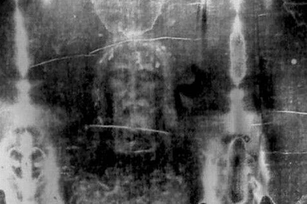 Shroud of Turin 'does not show face of Jesus' – in fact he never touched it says study