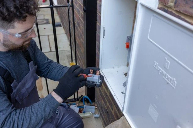 UK Electrician Shares Top Customer Queries: From Missing Fuse Boxes to Mysterious Power Cuts