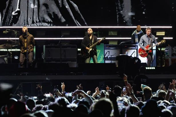 Oasis fans fume at 'rude' couple who 'ruined' gig with inconsiderate act mid-set