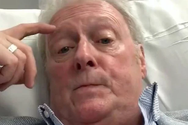 Coronation Street legend in hospital as they admit they 'can't walk properly'