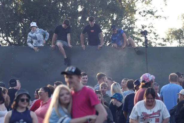 Ticketless Oasis fans clamber over Heaton Park fences in desperate bid to see show