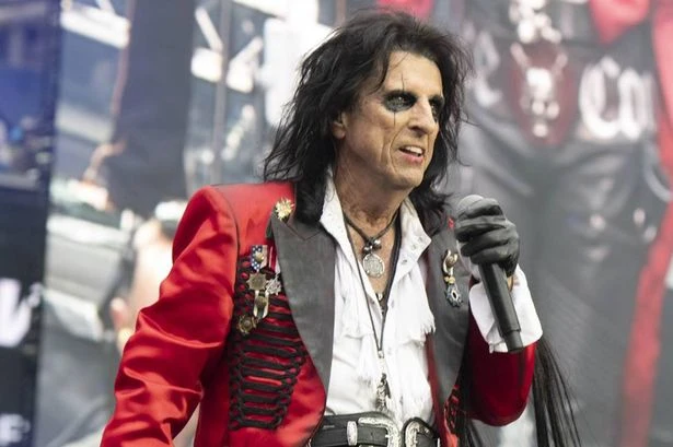 Alice Cooper's advice to Liam and Noel Gallagher amid 'stressful' Oasis reunion