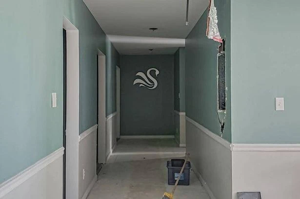 Woman calls police minutes into exploring deserted funeral home after terrifying find